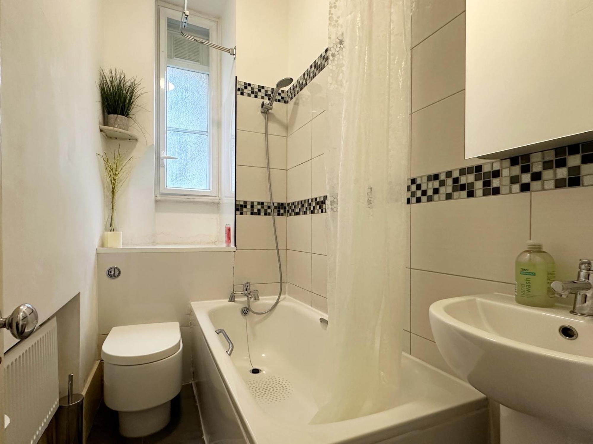 Oliver's Place In Holborn - 2 Double Beds, 1 Sofa Bed, Great Location *