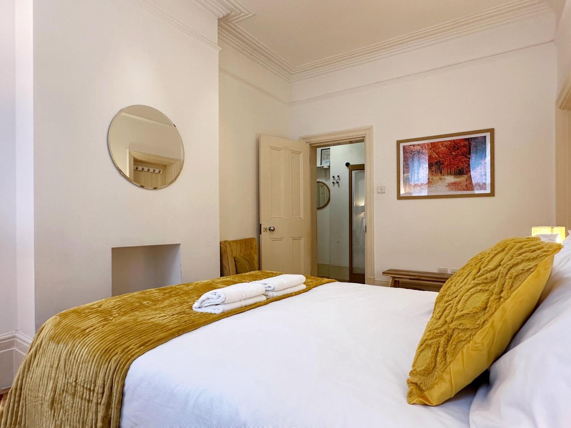 Oliver's Place In Holborn - 2 Double Beds, 1 Sofa Bed, Great Location Apartment