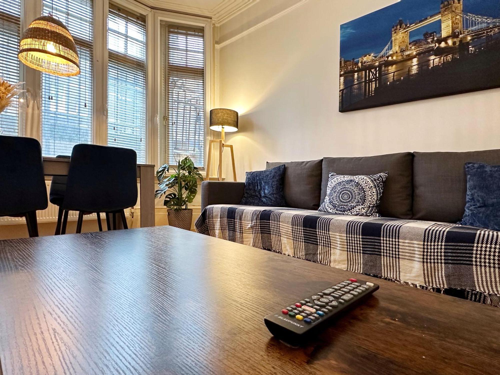 Oliver's Place In Holborn - 2 Double Beds, 1 Sofa Bed, Great Location Apartment