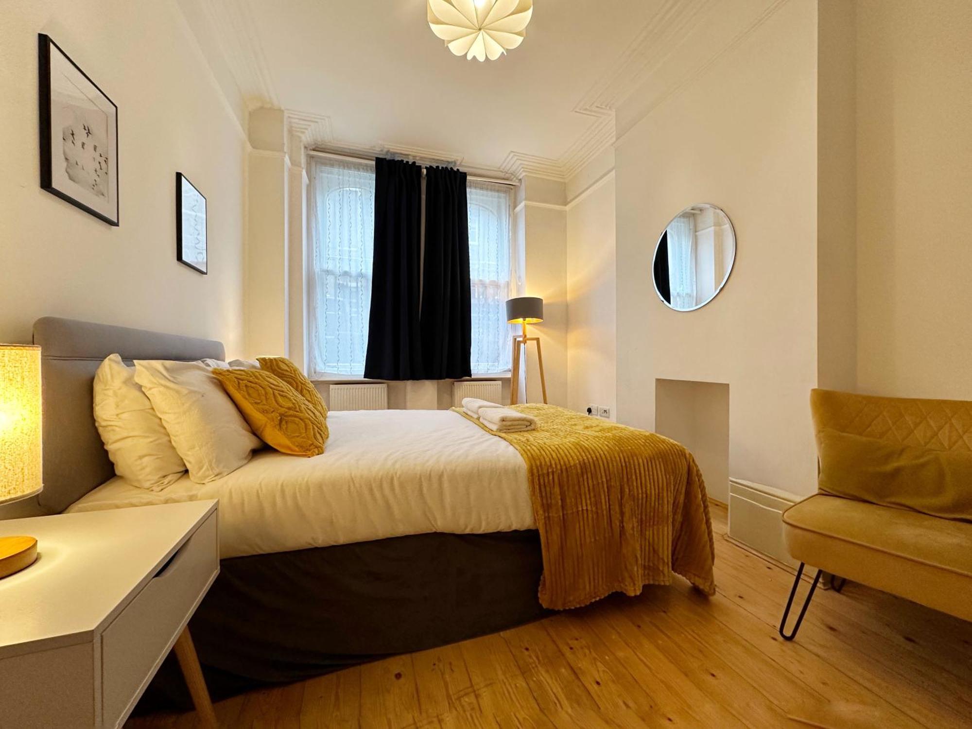 Oliver's Place In Holborn - 2 Double Beds, 1 Sofa Bed, Great Location Apartment *