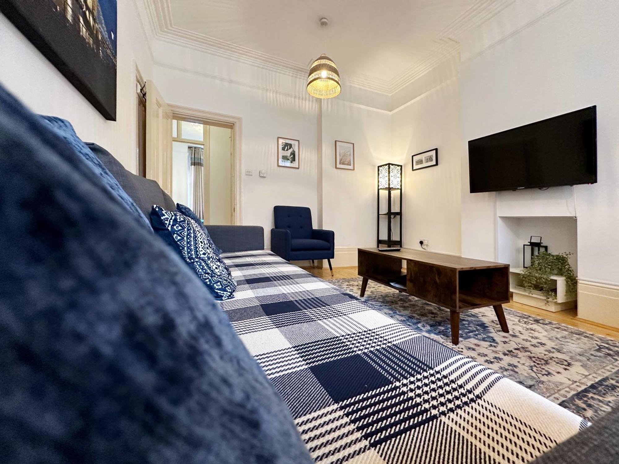 Oliver's Place In Holborn - 2 Double Beds, 1 Sofa Bed, Great Location Apartment London
