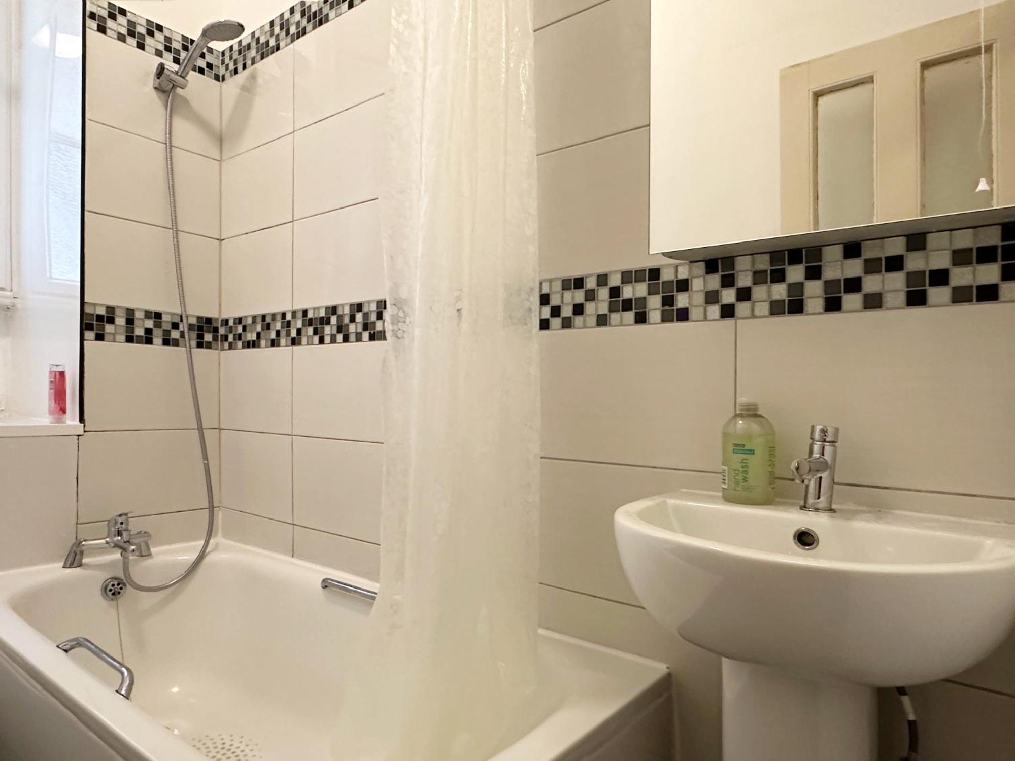 Oliver's Place In Holborn - 2 Double Beds, 1 Sofa Bed, Great Location Apartment