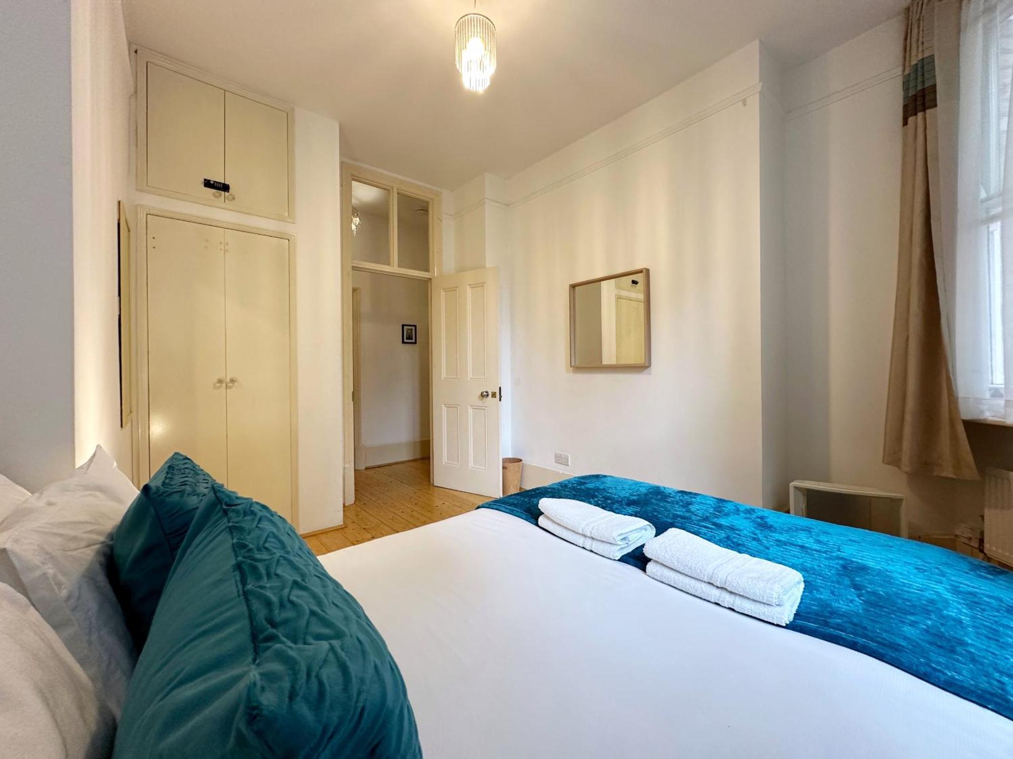 Oliver's Place In Holborn - 2 Double Beds, 1 Sofa Bed, Great Location Apartment
